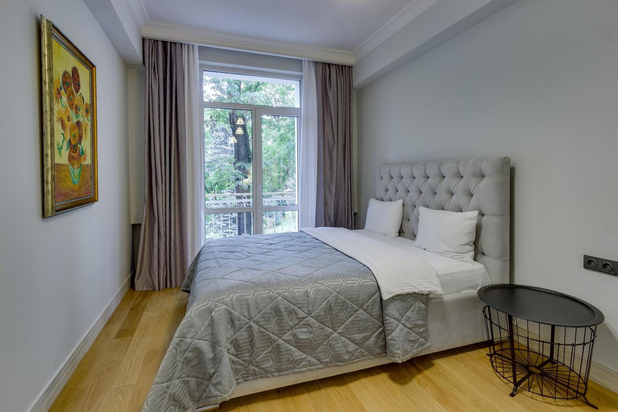 Opera Apartments Almati Szoba fotó